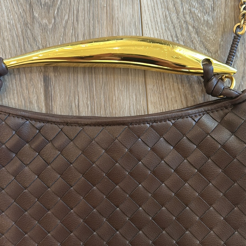 Women's Woven Leather Shoulder Bag in Dark Brown with Gold Chain sardine BV - Picture 2 of 4